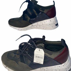 Time And Tru Womens Cliff Sneakers Memory Foam Sz7